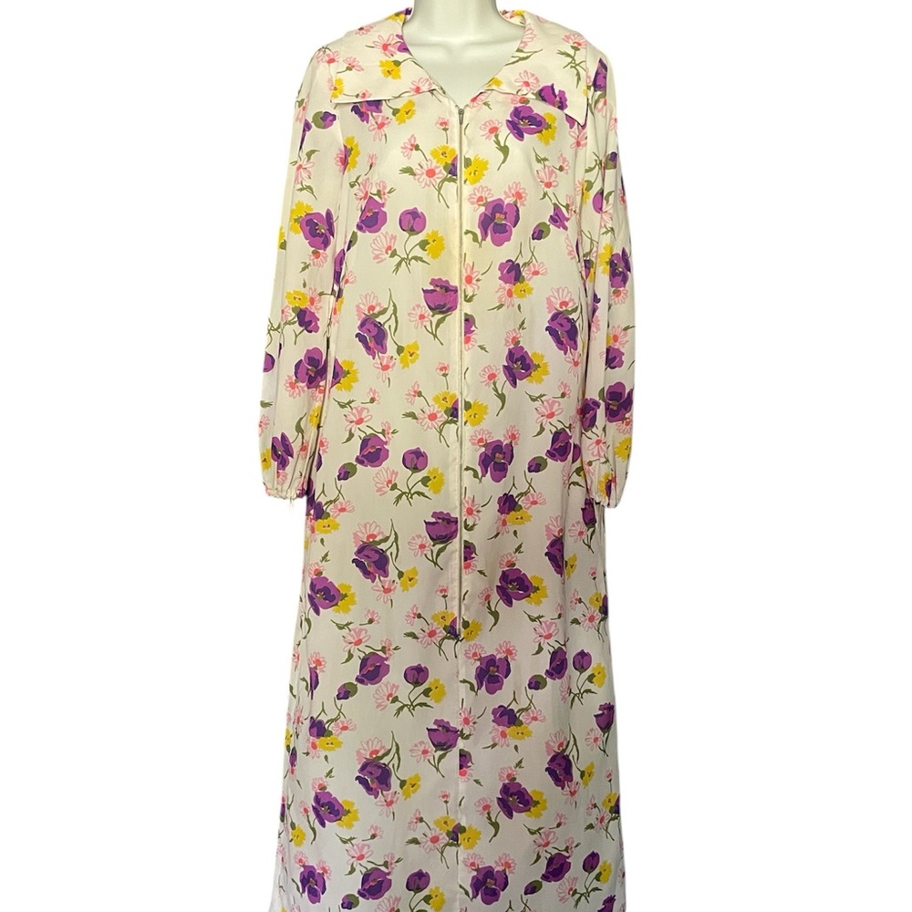 Authentic vintage 1960s Mademen housewife housecoat robe Handmade